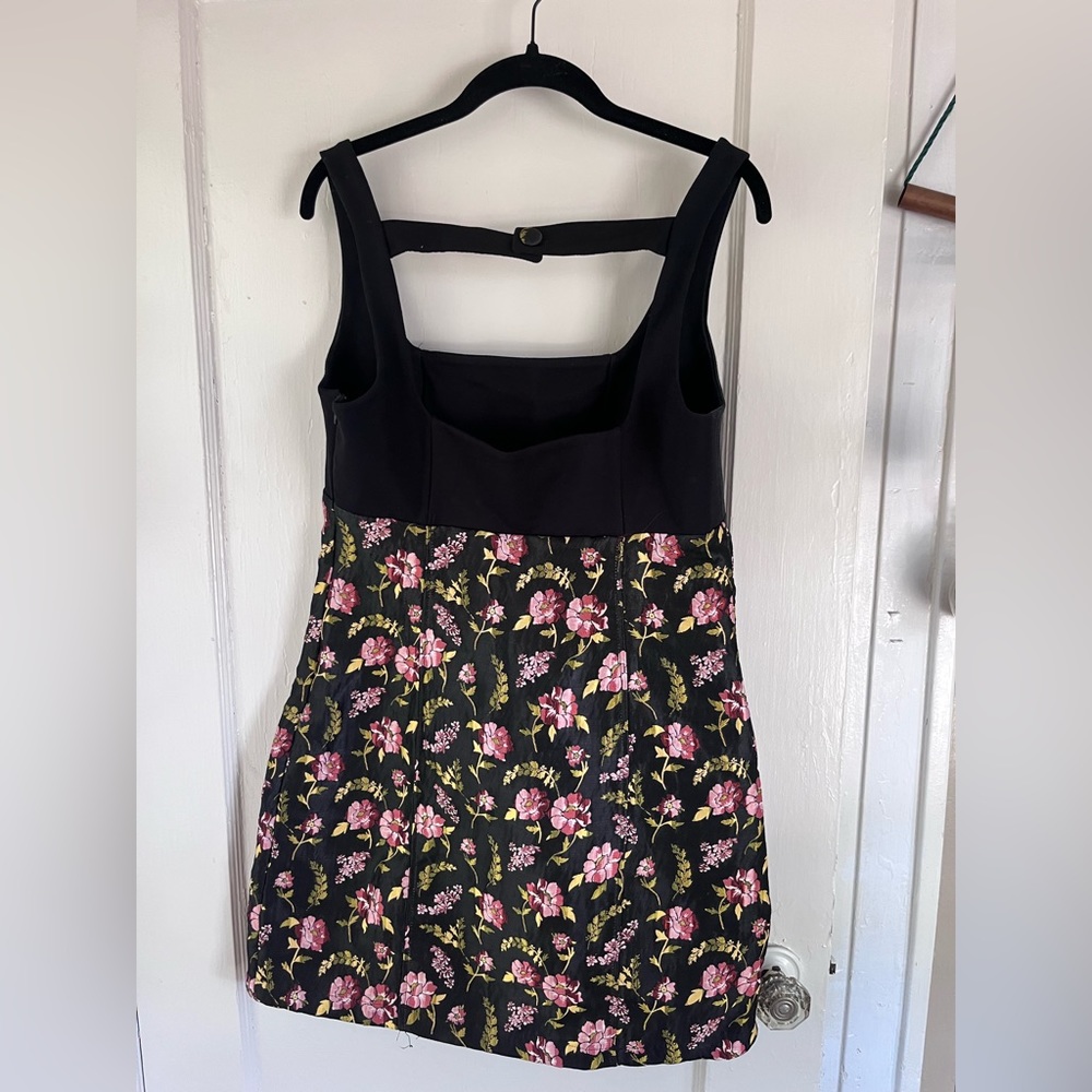 My favorites dress but don’t wear it enough. Great condition,only worn once!